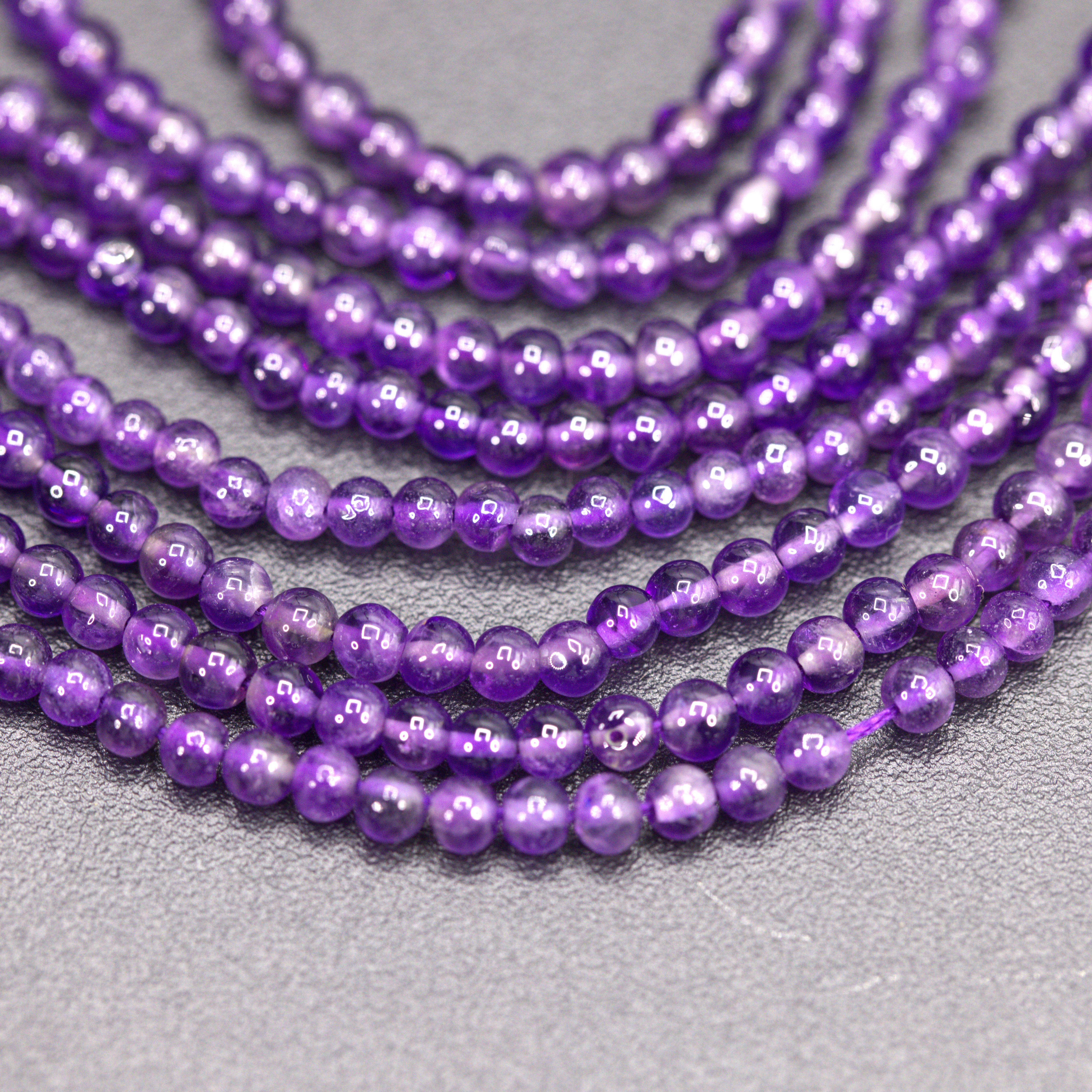 Amethyst Perlenstrang 3,5 - 3,7 mm unregelmäßige Perlen (ca. 34 cm Länge)