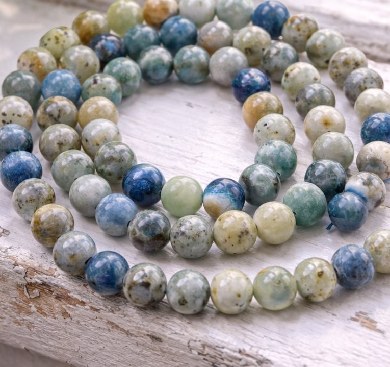 Azurit in Calcit Perlenstrang 6 mm (ca. 68 Perlen / ca. 40 cm Länge)