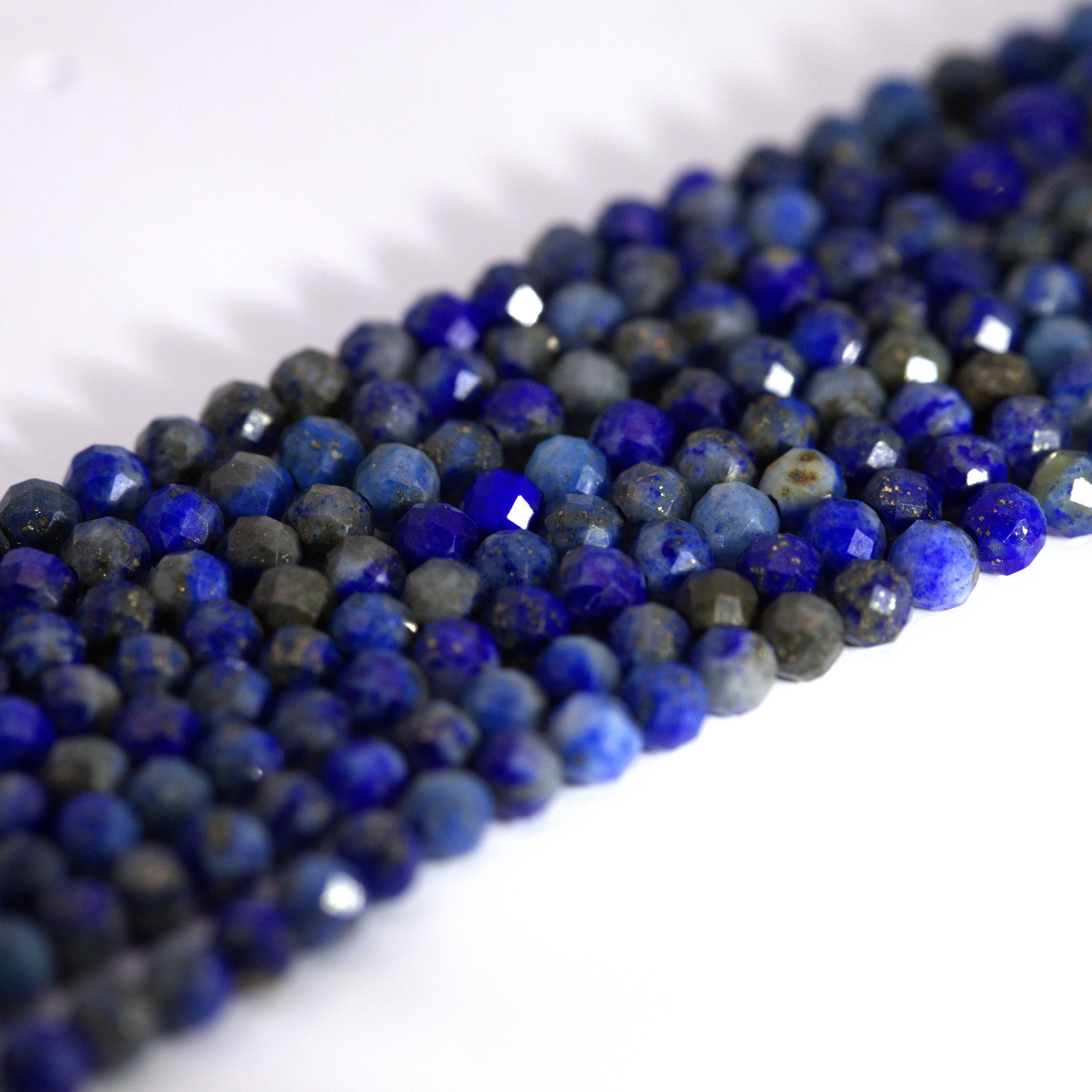 Lapislazuli Perlenstrang 3,1 - 3,2 mm facettierte Perlen (ca. 39 cm Länge) Lapislazuli Perlenstrang 3,1 - 3,2 mm facettierte Perlen (ca. 39 cm Länge)