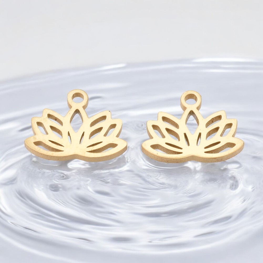 S10701B7 Zierlicher Edelstahl Charm Anhänger Lotusblume 7,5 x 10 x 1 mm