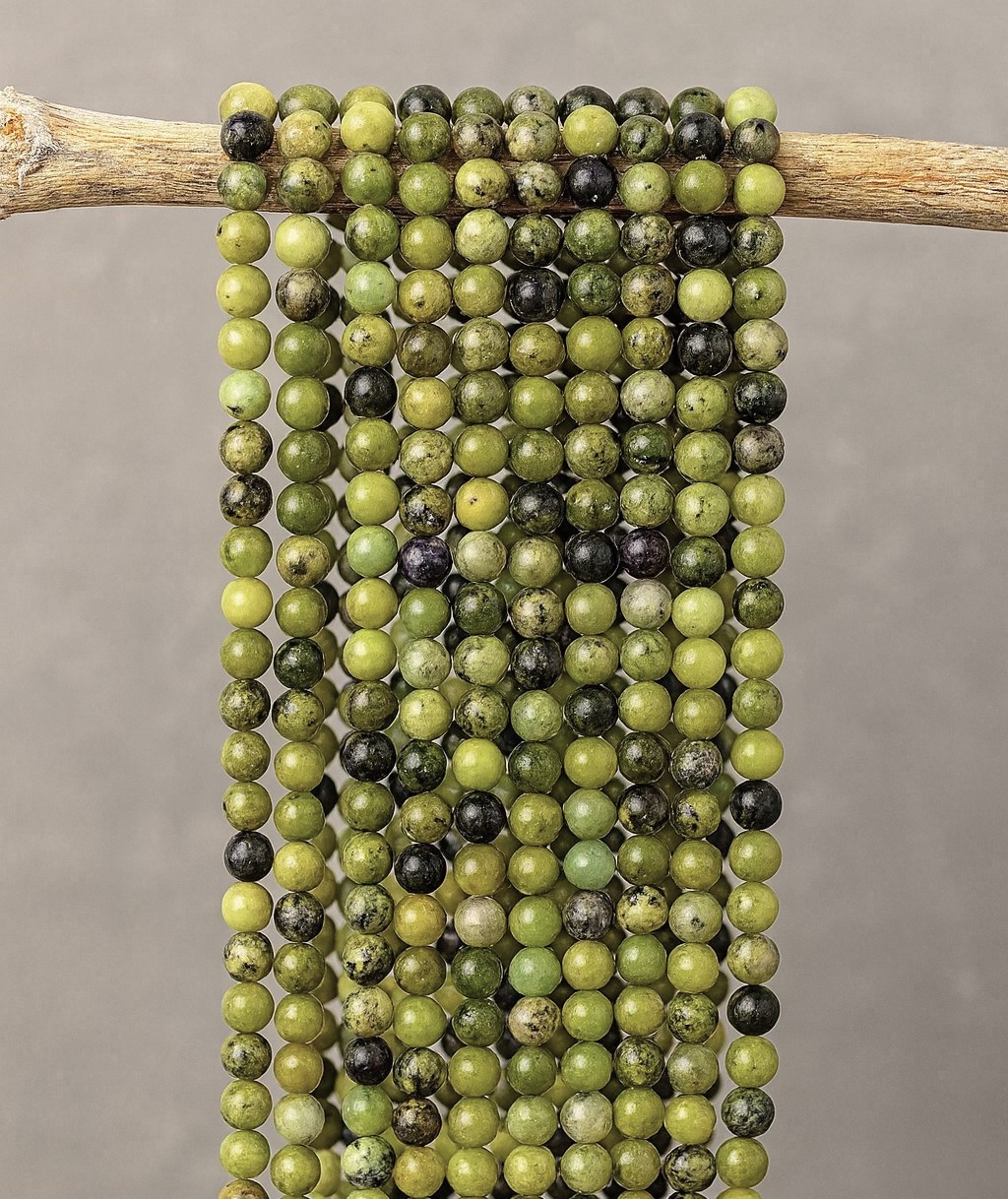 Natürlicher Serpentin Perlenstrang 6 - 6,5 mm rund glatt (ca. 64 Perlen / ca. 39,5 cm Länge)