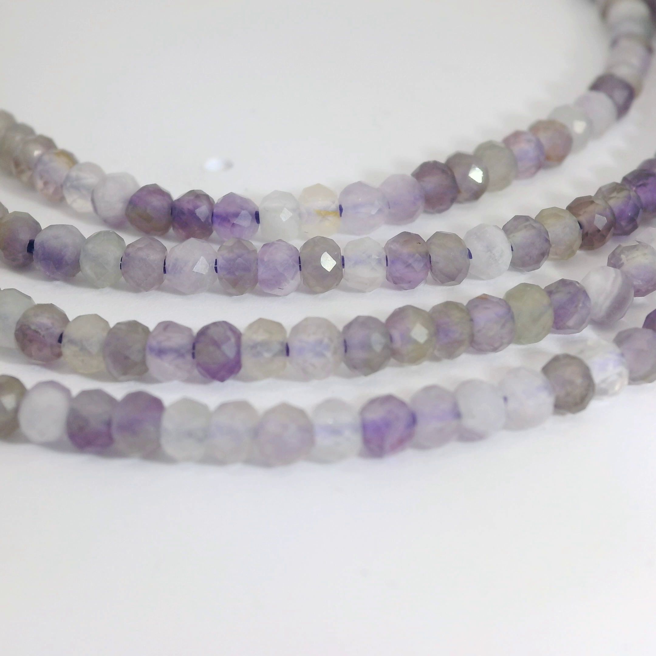 Amethyst Perlenstrang 3 x 2 mm facettierte Perlen (ca. 39 cm Länge) Amethyst Perlenstrang 3 x 2 mm facettierte Perlen (ca. 39 cm Länge)