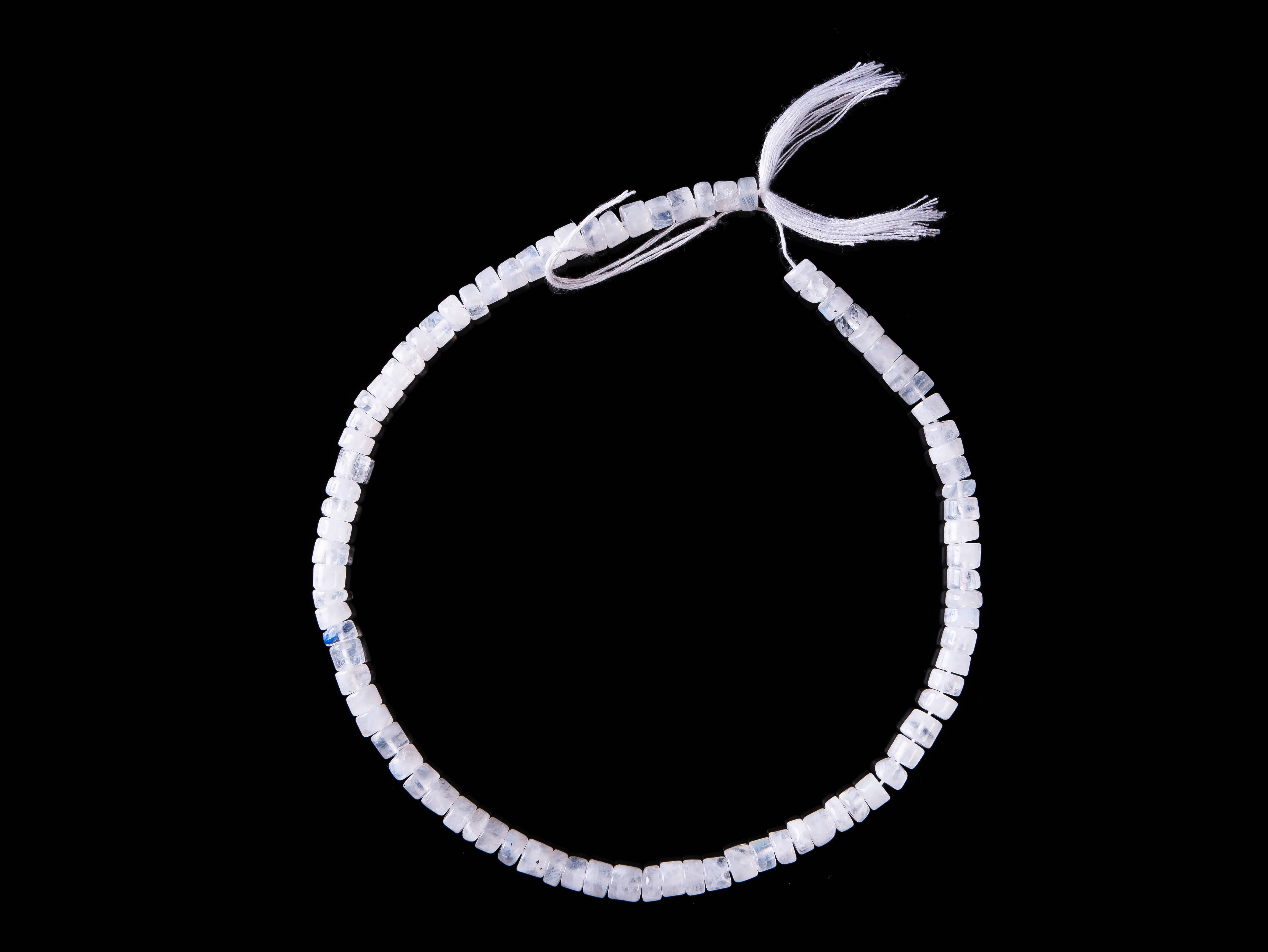 P1150185-Bearbeitet Weißer Quarzperlenstrang unregelmäßige Rondelle 5-6 x 3-4 mm (ca. 32 cm Länge)