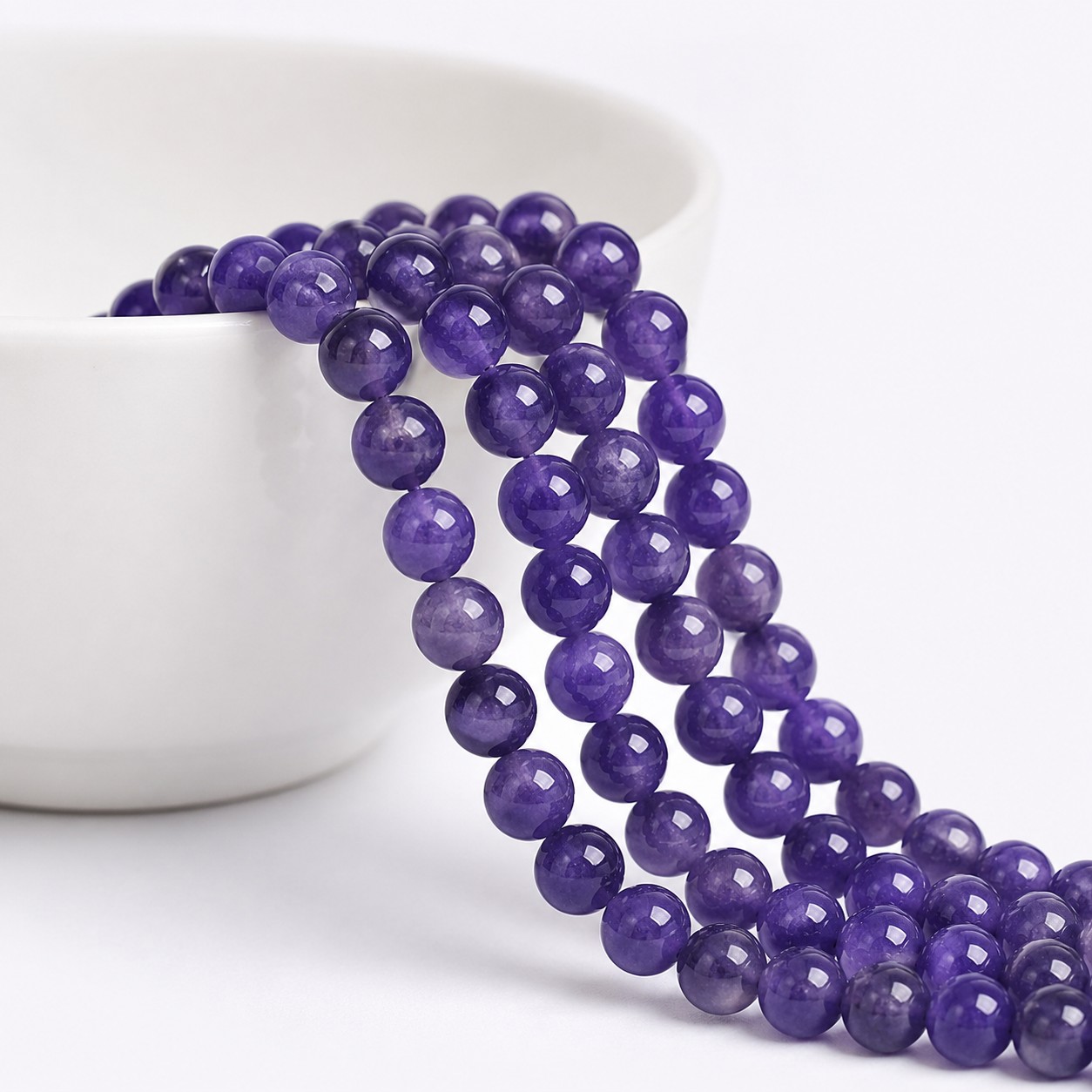 Natürlicher Amethyst Perlenstrang 8 - 8,5 mm rund glatt glänzend (ca. 47 Perlen / ca. 39 cm Länge)