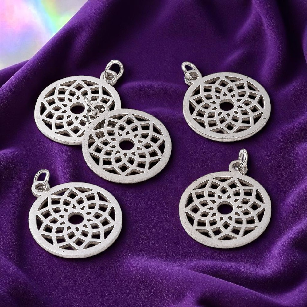 Edelstahl Chakra Anhänger rund platinfarben 22,5 x 19 x 1 mm - filigranes Mandala Design