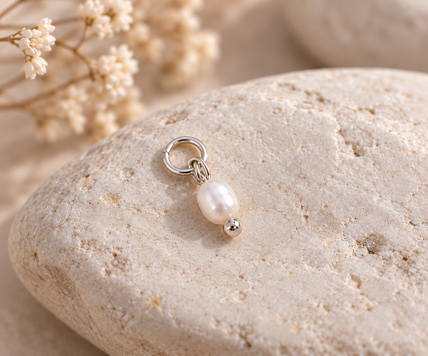 3 kleine Süßwasser-Zuchtperlen Charm Anhänger 9-10 x 4 mm mit Edelstahl Biegering