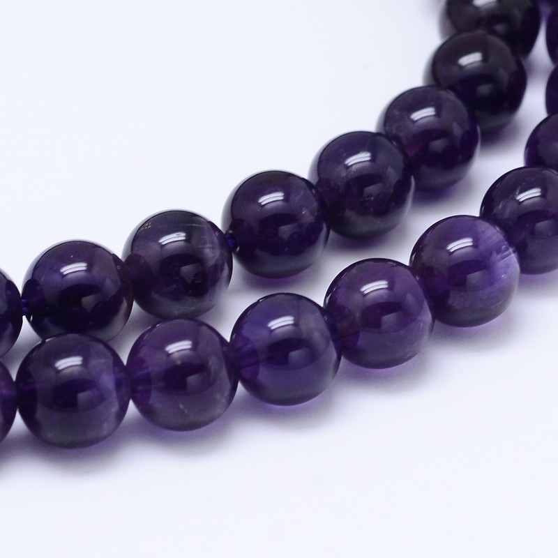 4860f4b3-b3b3-4eaa-a377-e8835e364435 Natürlicher Amethyst Perlenstrang 4,5 - 4,7 mm rund glatt glänzend (ca. 91 Perlen / ca. 38 cm Länge)