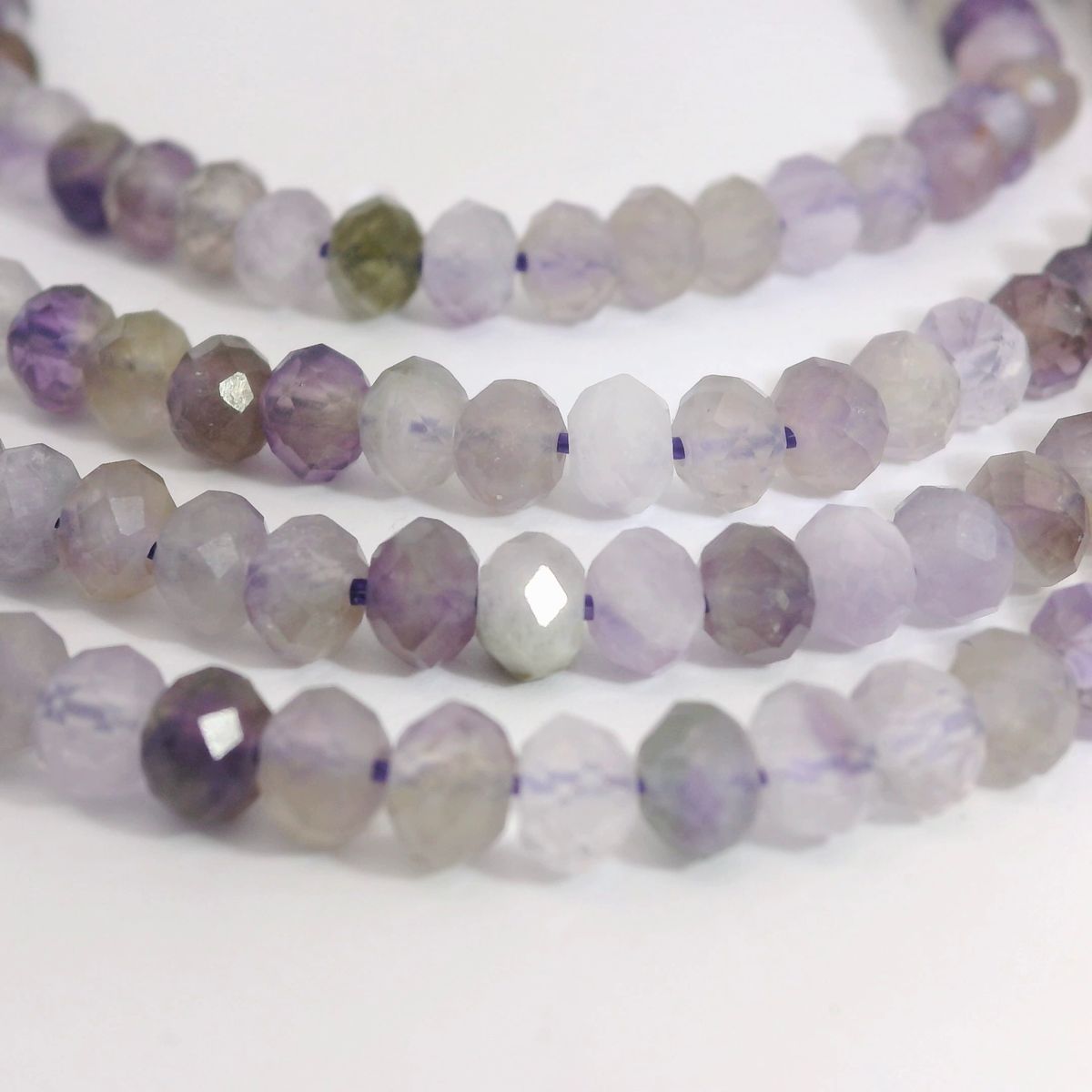 Amethyst Perlenstrang 4 x 3 mm facettierte Perlen (ca. 120 Perlen / ca. 38 cm Länge) Amethyst Perlenstrang 4 x 3 mm facettierte Perlen (ca. 120 Perlen / ca. 38 cm Länge)
