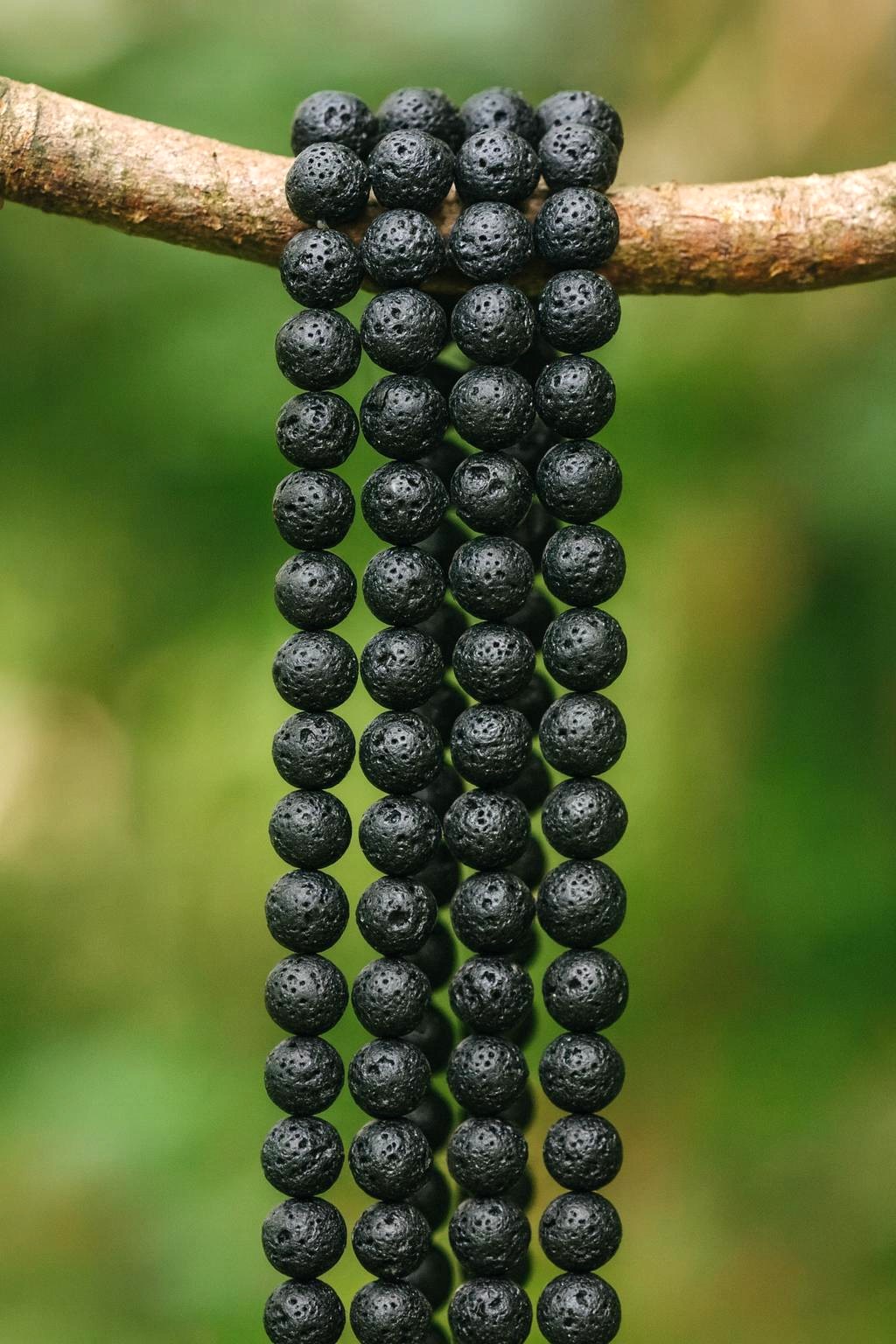 Gewachster Lava Perlenstrang rund 6,5 - 6,7 mm (ca. 60 Perlen / ca. 39 cm Länge)