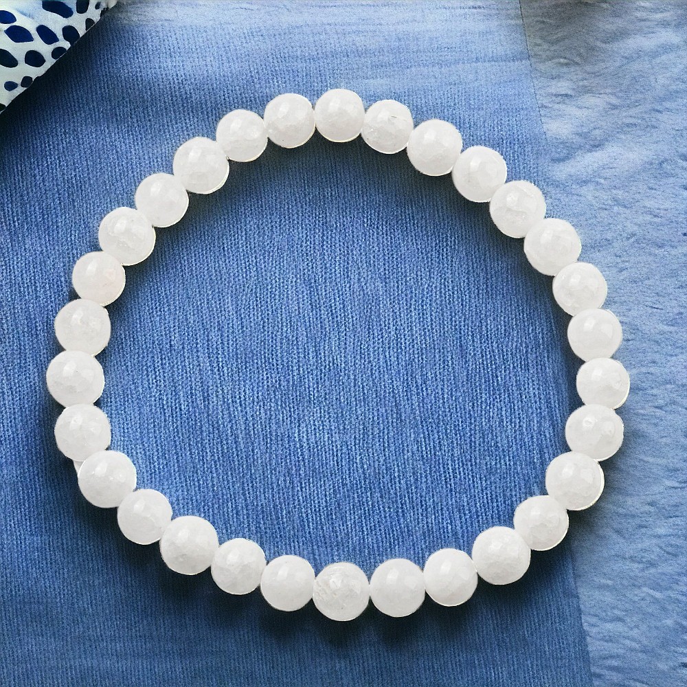 Weißes Jadeperlenarmband 6 - 6,5 mm mit elastischem Band