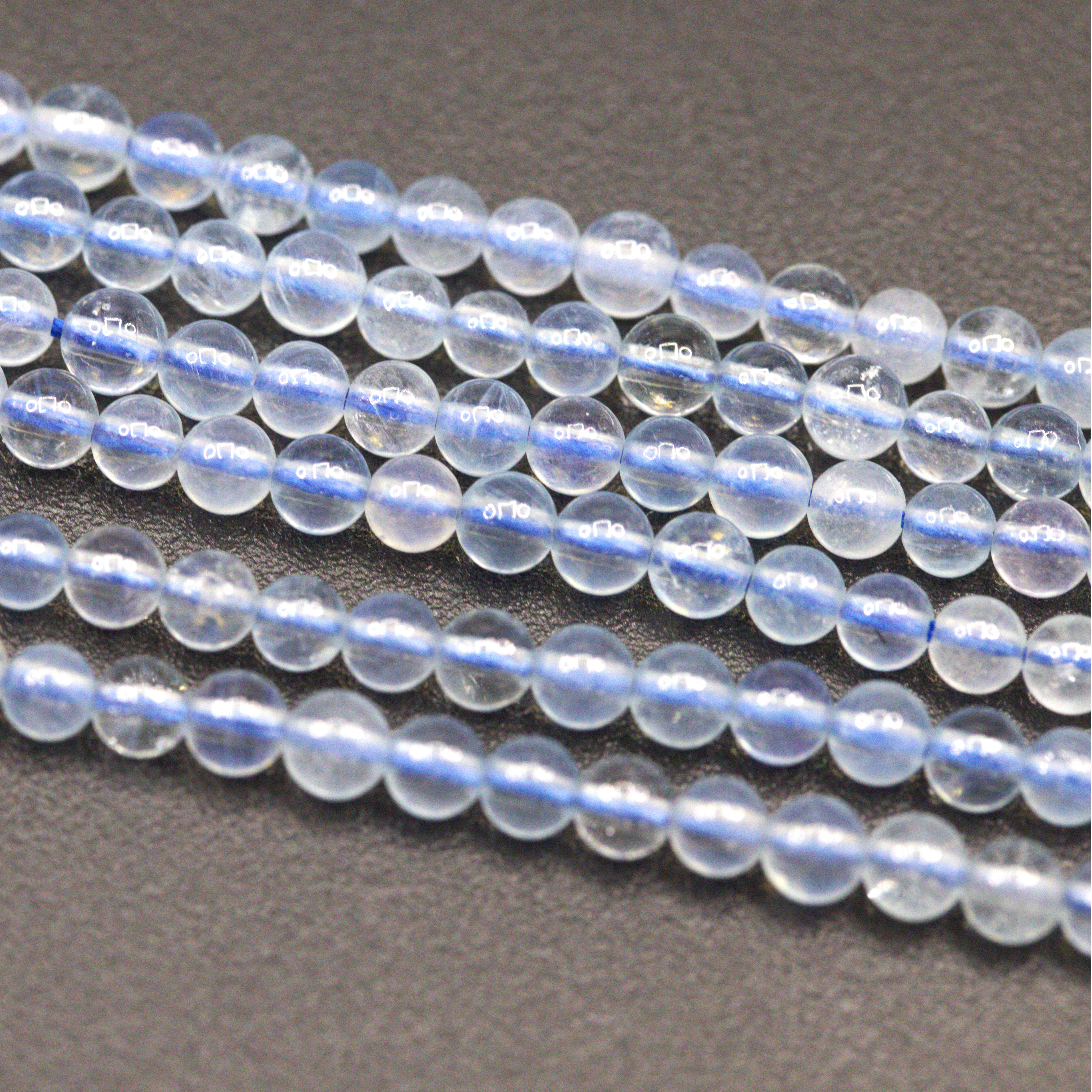 Aquamarin Perlenstrang 4 - 4,1 mm (ca. 93 Perlen / ca. 40 cm Länge)
