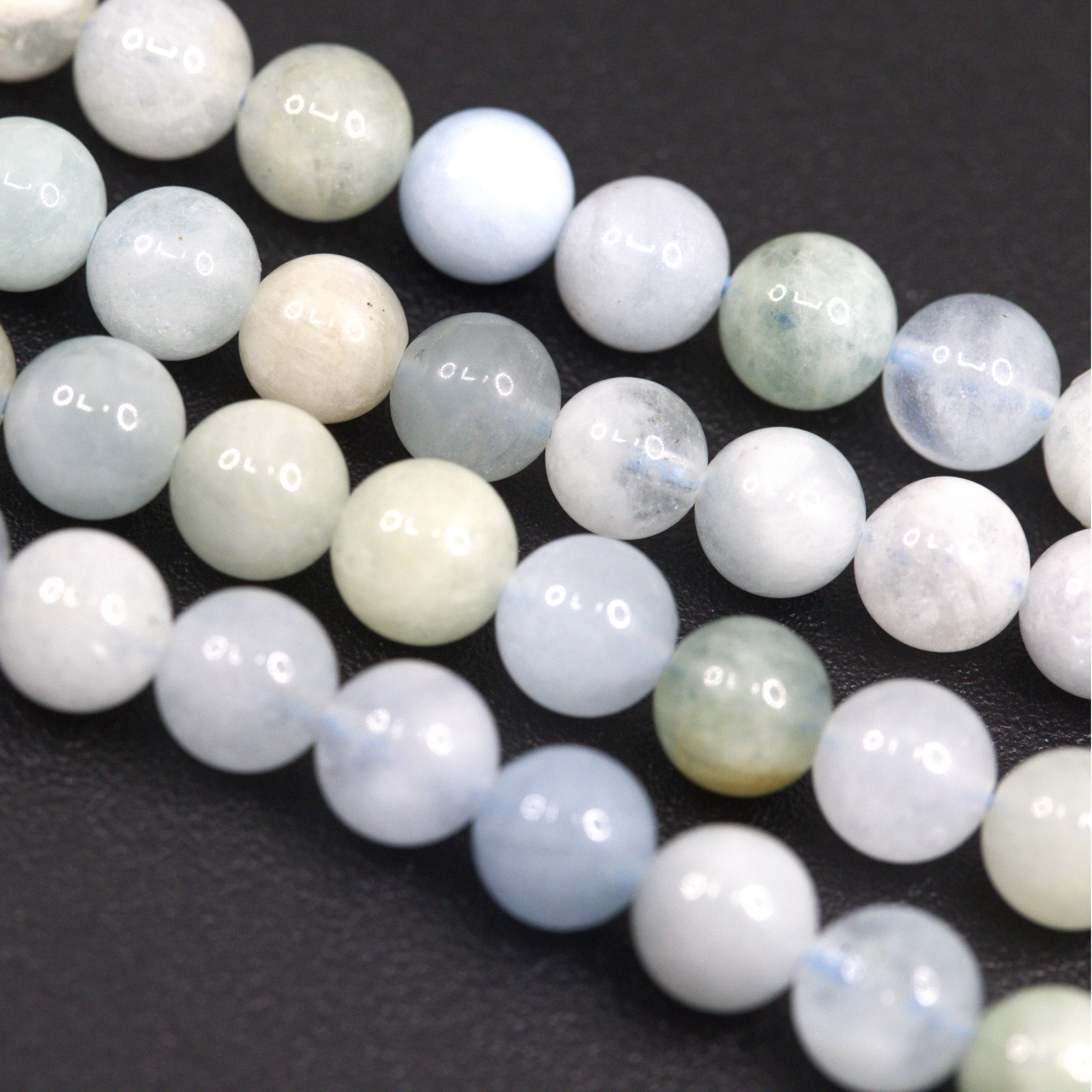 S3336003Bn3 Natürlicher Aquamarin Perlenstrang 6 - 6,3 mm rund glatt glänzend (ca. 65 Perlen / ca. 39 cm Länge)