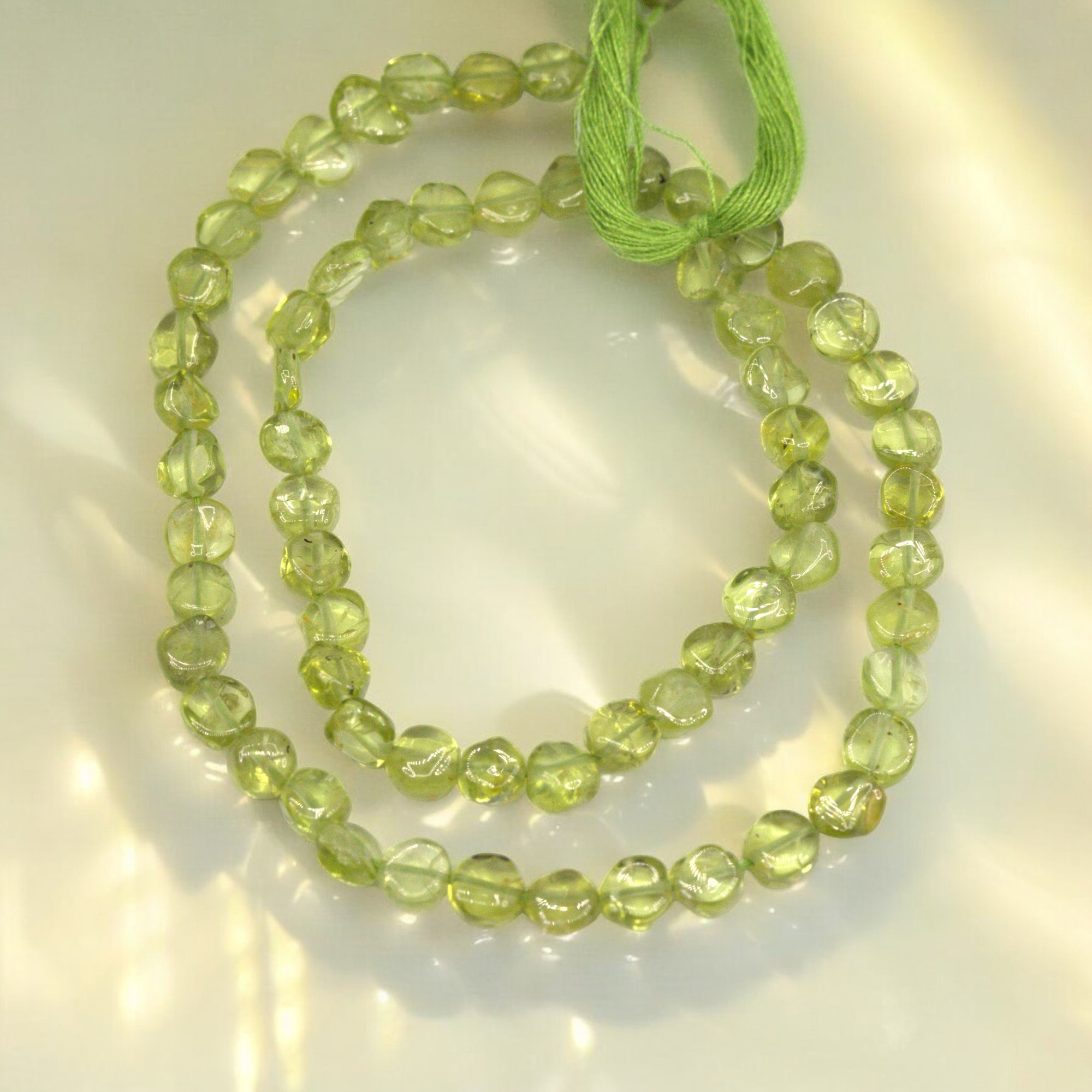 Peridot Perlenstrang unregelmäßige flache runde Perlen 5 x 2-3 mm (ca. 35 cm Länge)