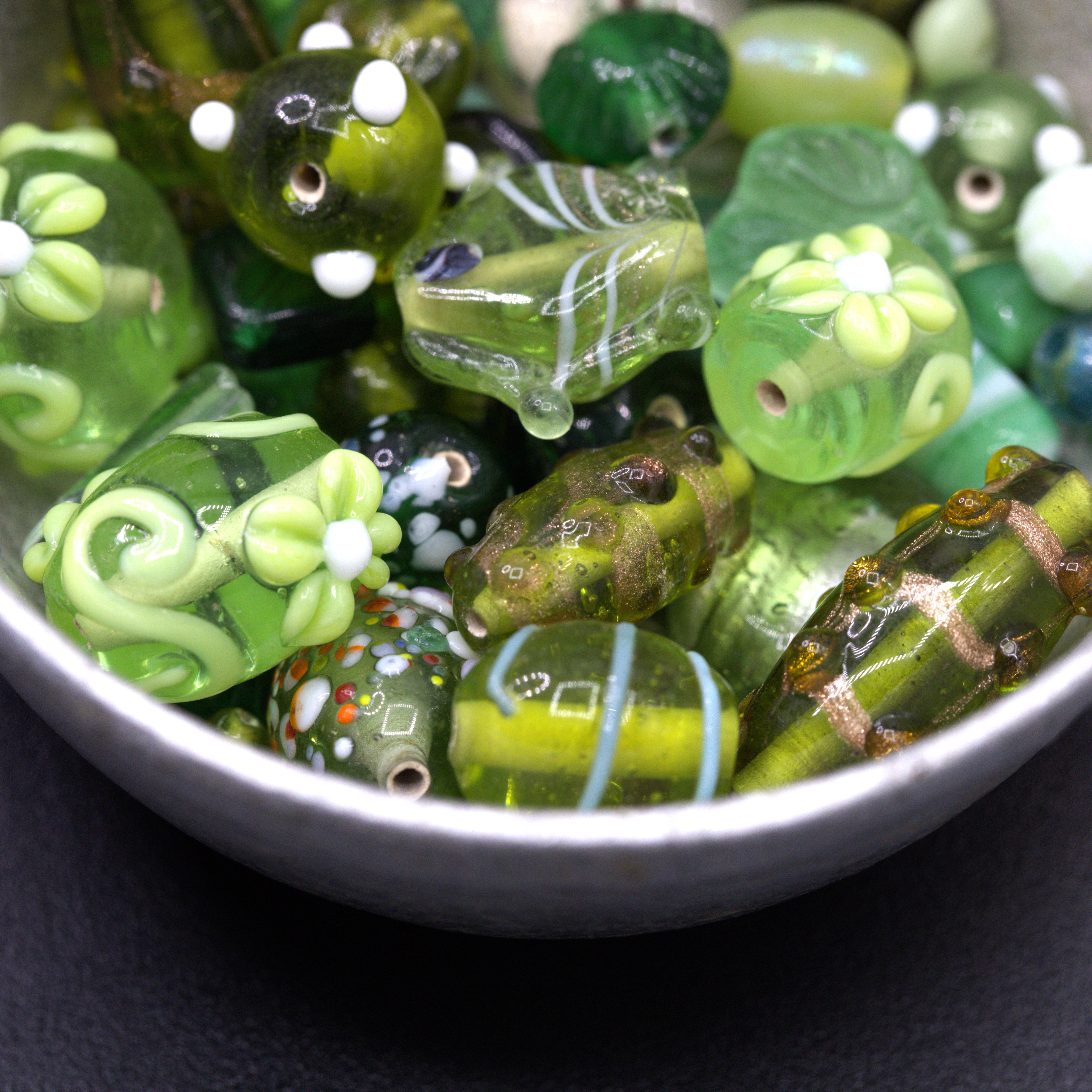 Handegefertigte böhmische Lampwork und Glasperlen 50 Gramm Überraschungsbeutel grün