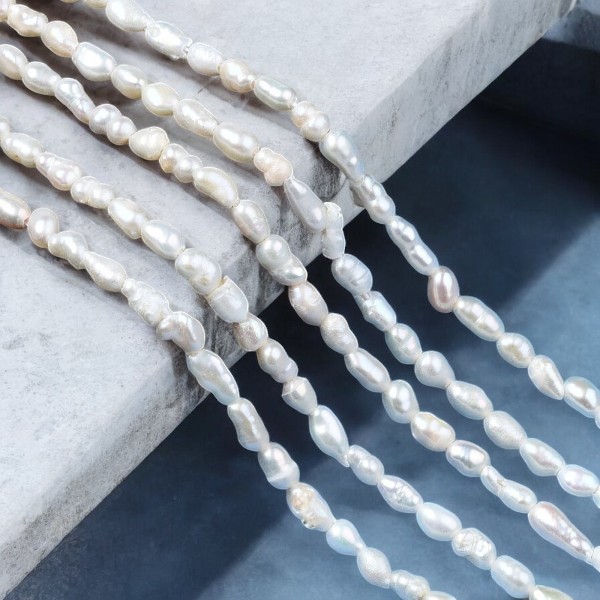 Kurzer zierlicher Süßwasser Zuchtperlenstrang 3-5 x  2,5-3,5 mm (ca. 18 cm Länge)