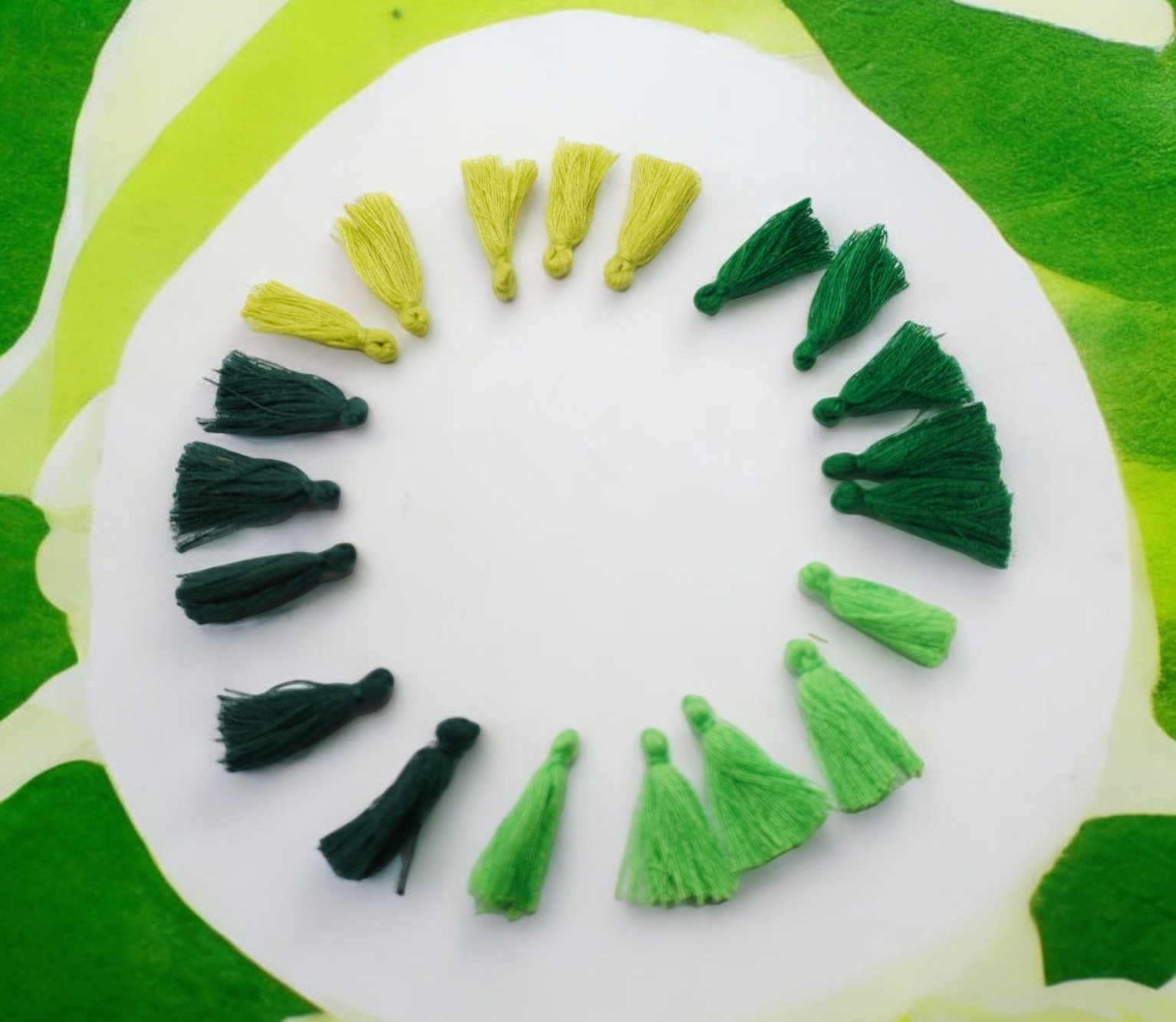 Polyester Baumwoll Quasten Set mit 40 Quasten 28 - 34 x 5 mm verschiedene Grüntöne