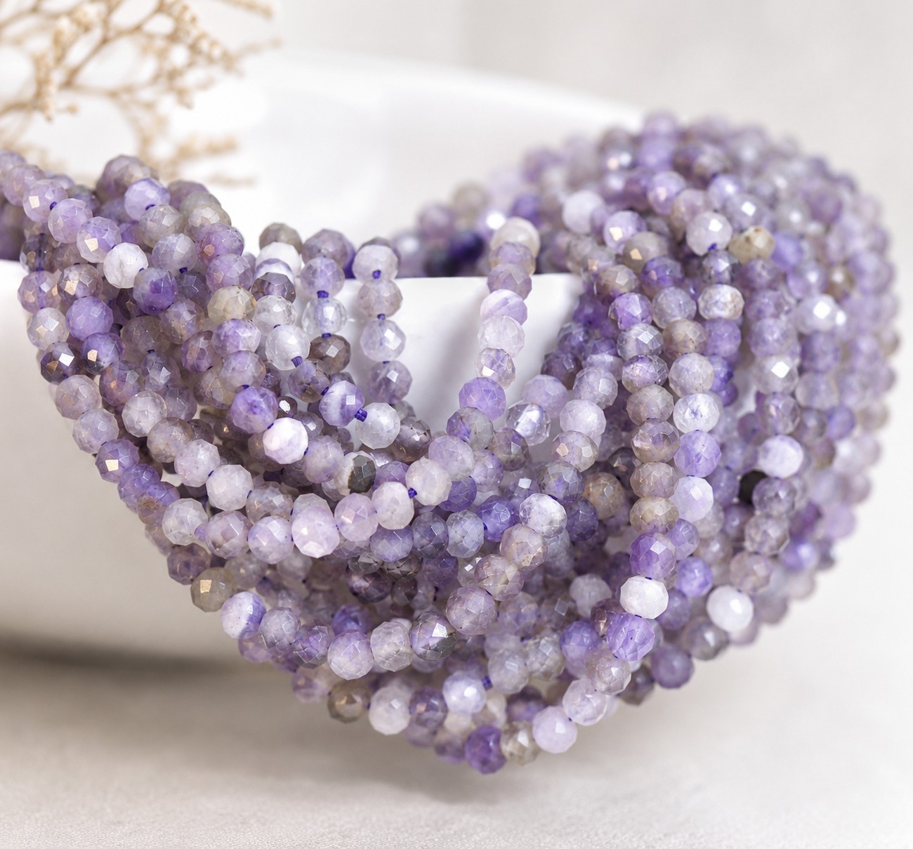 Amethyst Perlenstrang 3 x 2 mm facettierte Perlen (ca. 39 cm Länge)