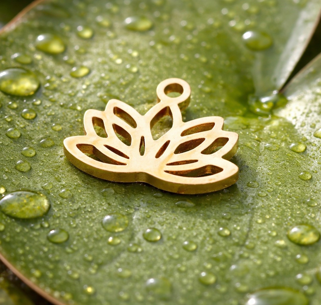 Lotusblume Charm Anhänger aus Edelstahl  7,5 x 10 x 1 mm - filigraner Charm für Schmuck DIY