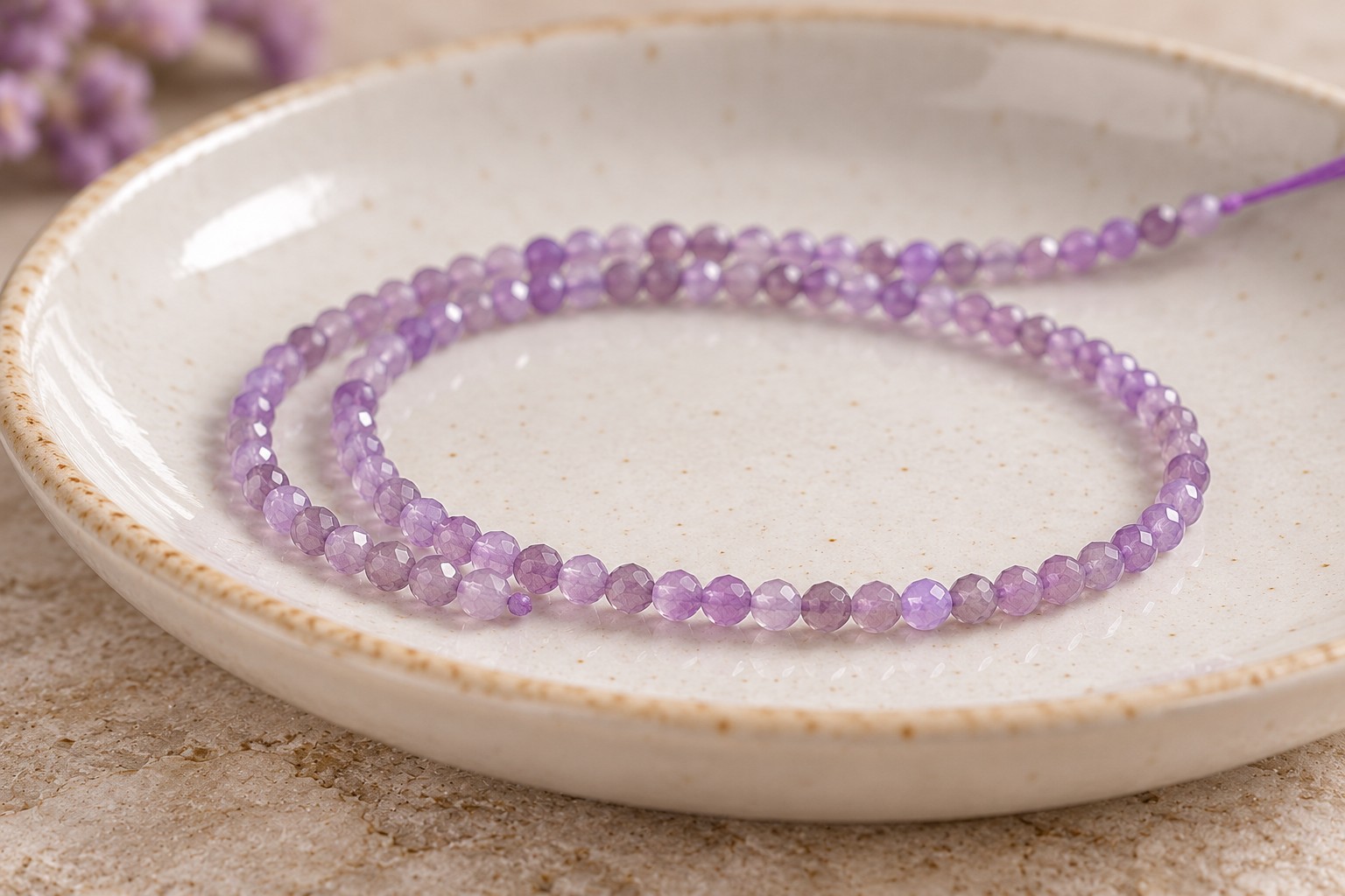 Amethyst Perlenstrang facettiert 2,6 mm (ca. 200 Perlen / ca. 38,5 cm Länge)