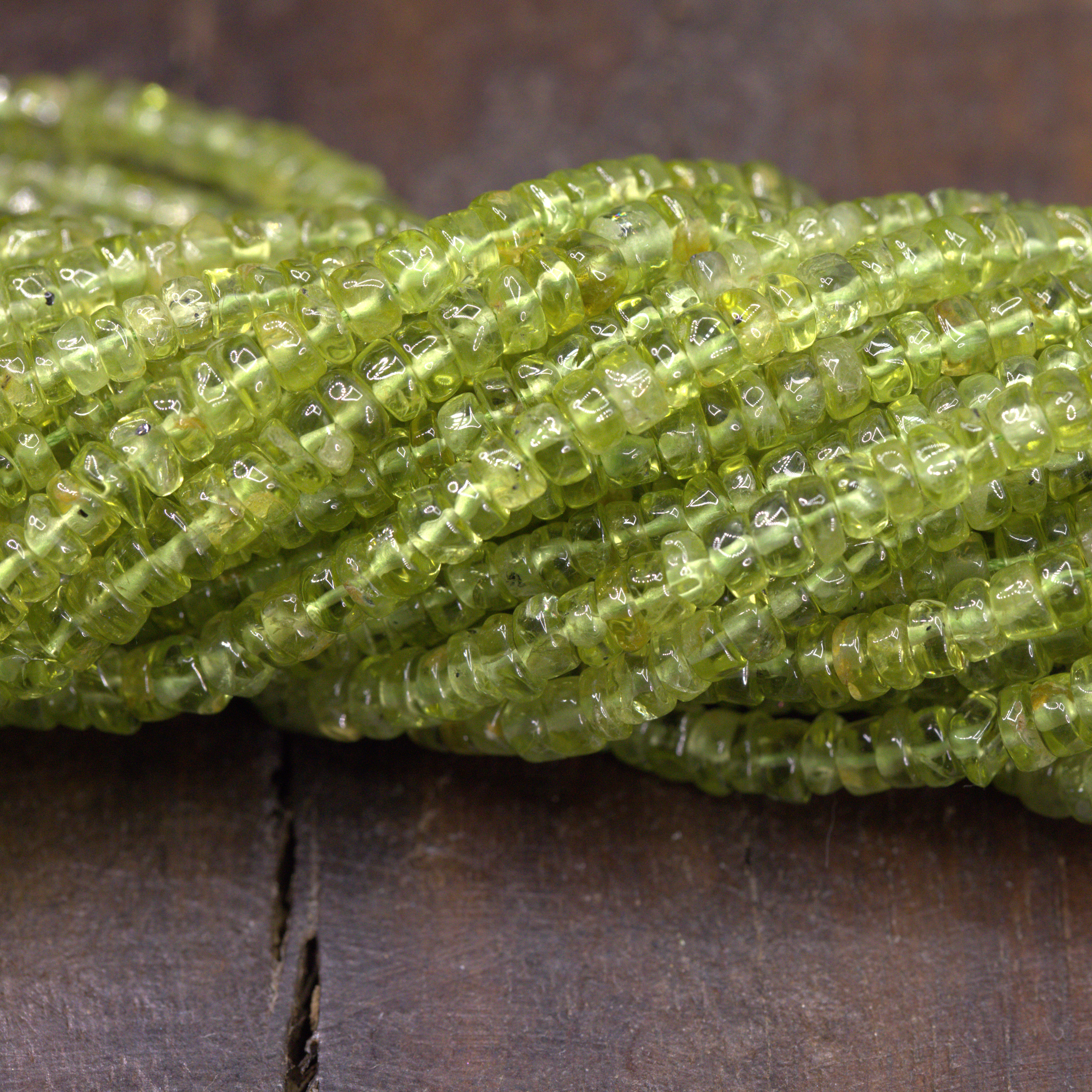 Peridot Perlenstrang unregelmäßige Rondelle ca. 3-4 x 2 mm (ca. 34 cm Länge)