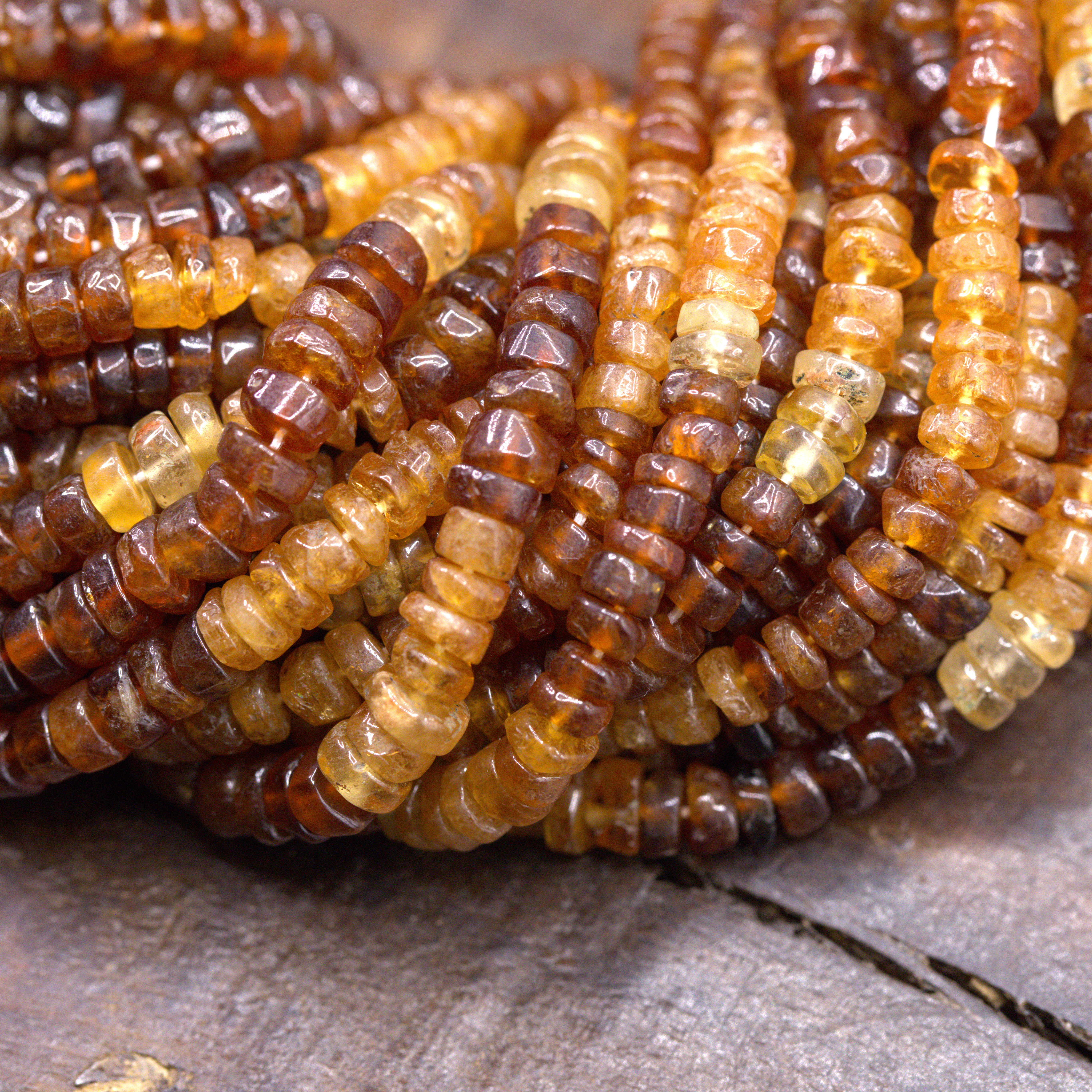 Topaz Perlenstrang unregelmäßige Rondelle mit Farbverlauf 4 - 5 x 2 - 3 mm (ca. 33 cm Länge)