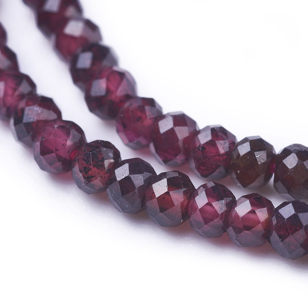 Natürlicher Granat Perlenstrang 3 x 2 mm facettiert (ca. 170 Perlen / ca. 38,5 cm Länge)