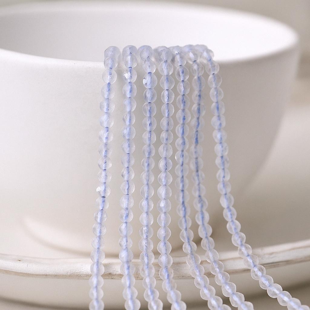 Natürlicher facettierter Aquamarin Perlenstrang 1,9 - 2 mm (ca. 113 Perlen / ca. 39 cm Länge)